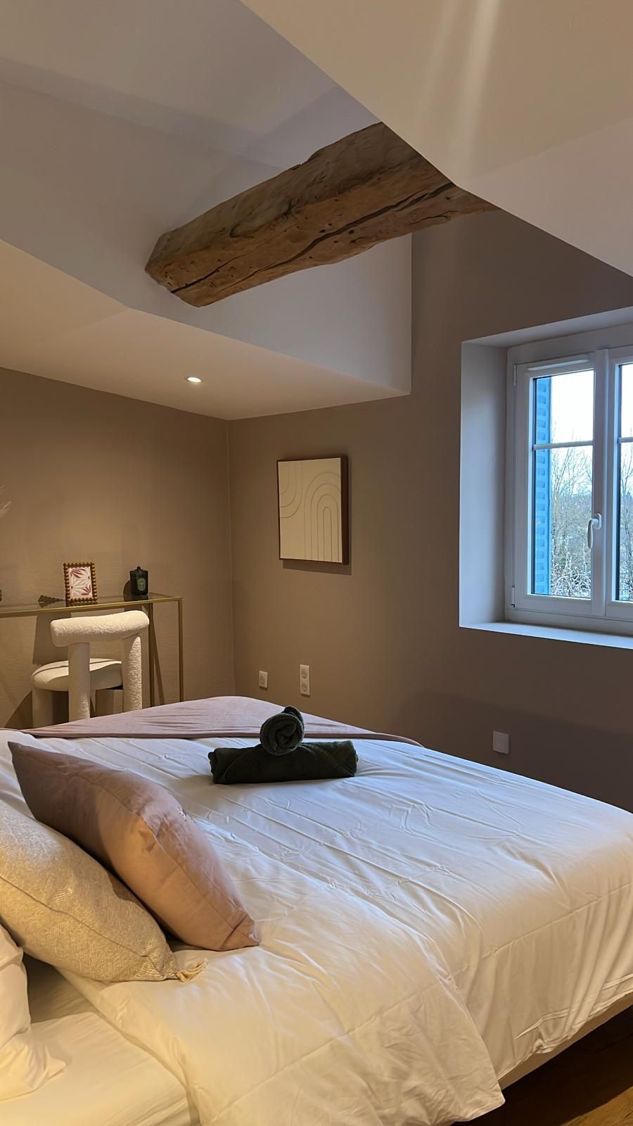 Bedroom — warm tones & ceiling beam