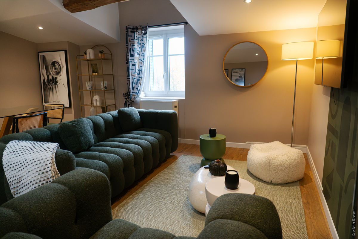 Living room — cosy angle with golden lamp