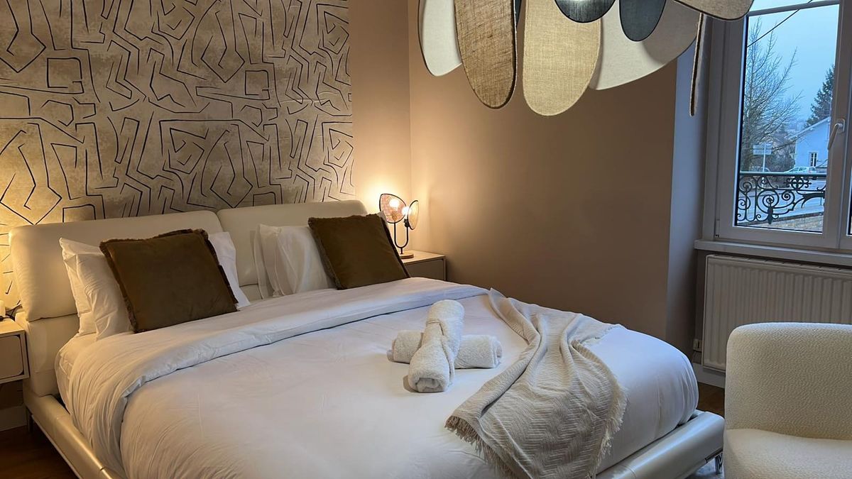 Master bedroom — golden tones & linen